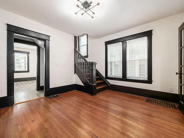 662 E Whittier St #662 — Photo 5