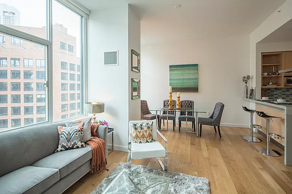 Sold by Hudson Real Estate International LLC | media 4