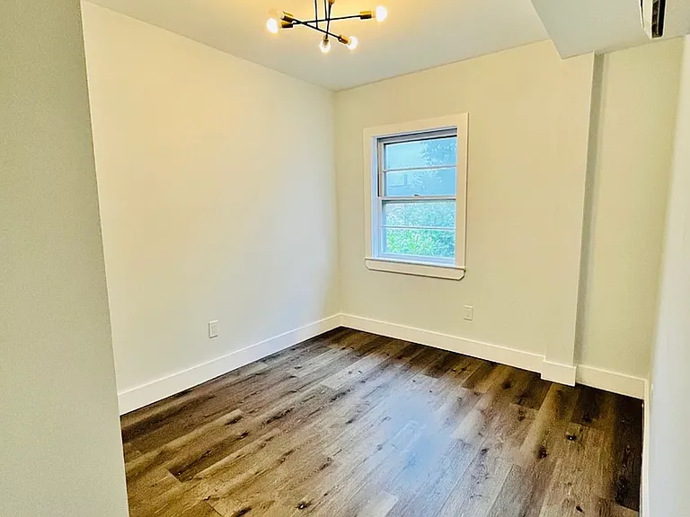 28 E 47th St #1 — Photo 3