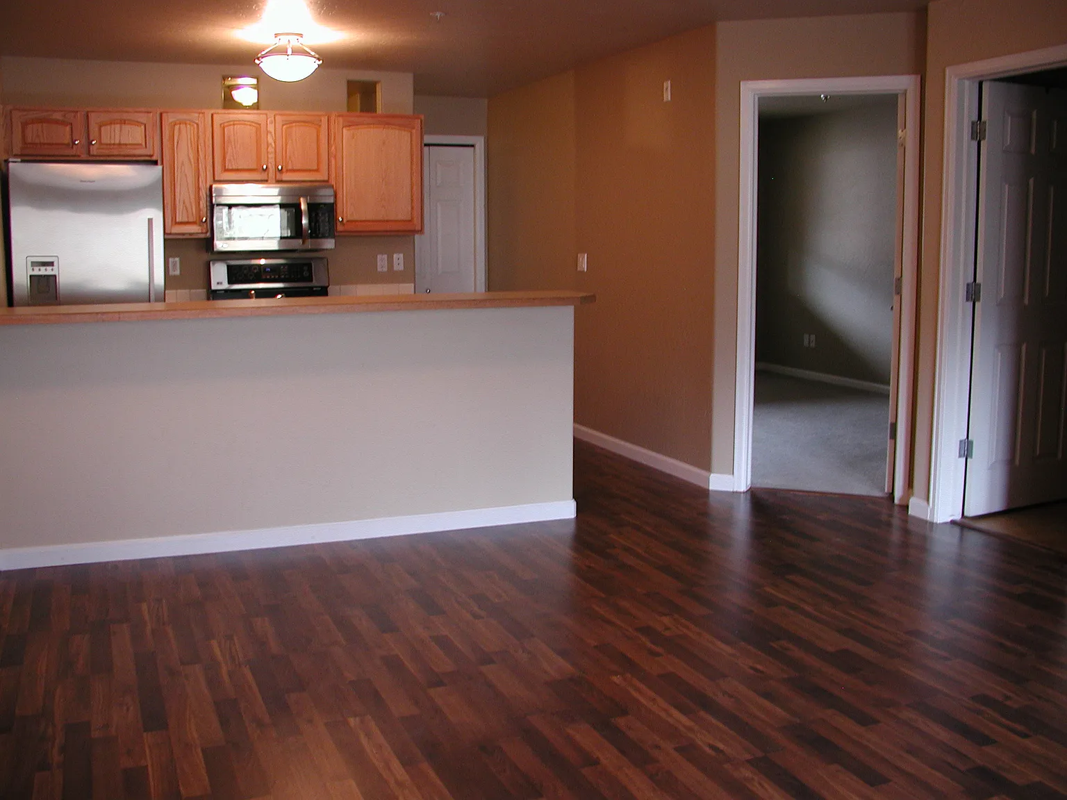 2 bed, 858 sqft, $2,200 — Photo 2