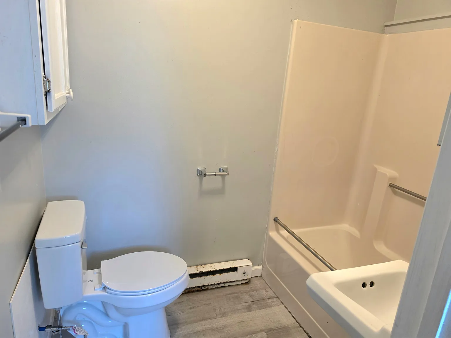 3 bed, 1.5 bath, 700 sqft, $1,050 — Photo 3