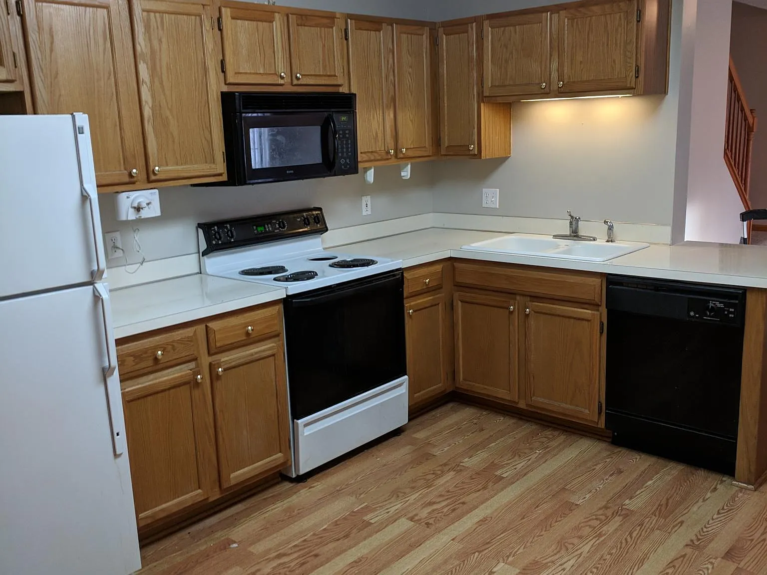 3 bed, 1.5 bath, 1328 sqft, $1,795 — Photo 4