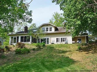 422 Old Post Rd, Marlboro, NY 12542