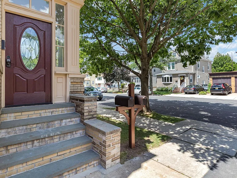 253 Born St #1 — Photo 7