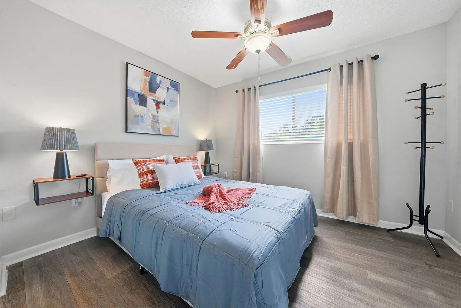 2 bed, 2.0 bath, 1097 sqft, $3,548 — Photo 3
