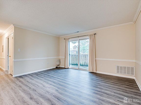 5th image of 211 Ravens Crest Dr