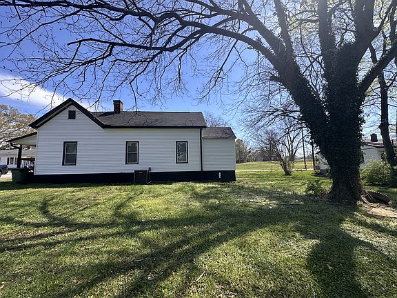 3rd image of 401 Holmes St