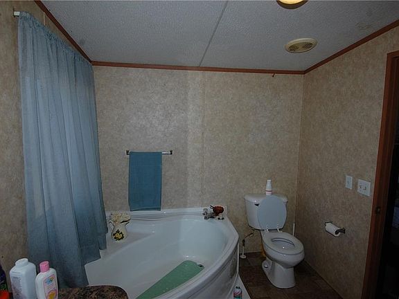 5th image of 124 Olive St