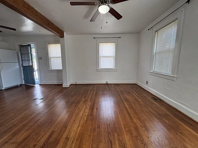 950 Morgan Ave SE — Photo 4