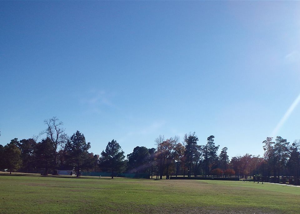 2nd image of 1303 Country Club Ln
