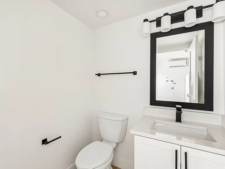 The Crest |NEWLY Renovated Studios, Lofts, 1, 2 & 3 Bedroom Homes Near the Beach — Photo 84