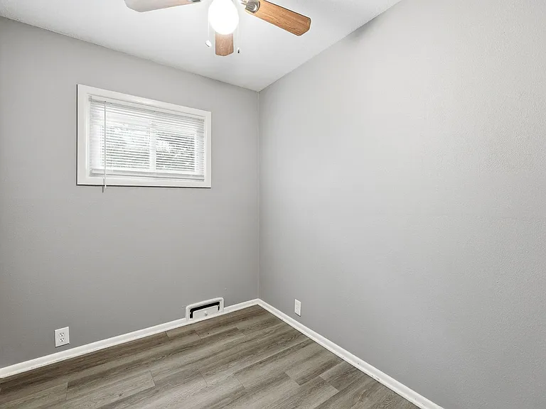 11407 Winchester Ave — Photo 11