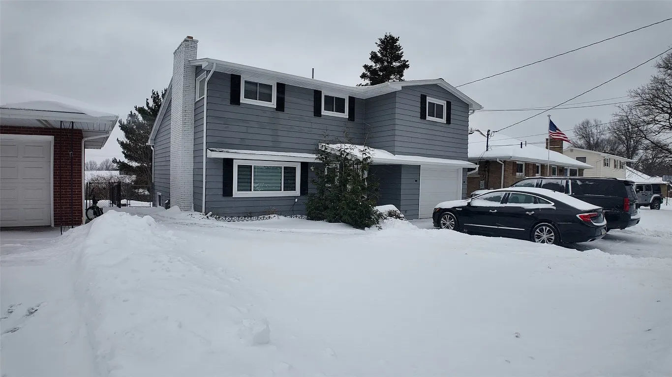 1574 W 41st St photo 1