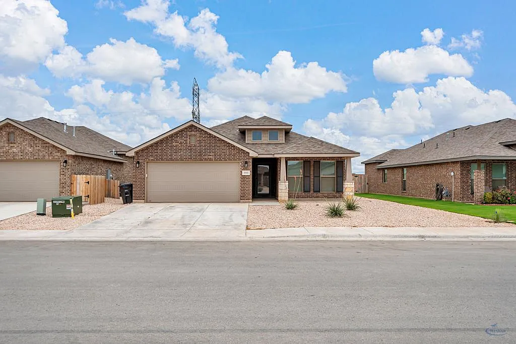 3 bed, 2.0 bath, 1845 sqft, $2,850 — Photo 1