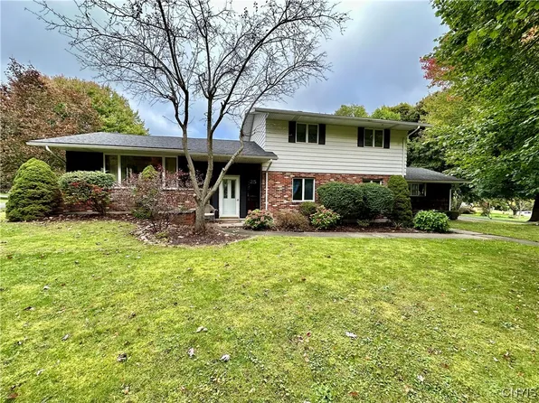 25 Deer Trl, Oswego, NY 13126