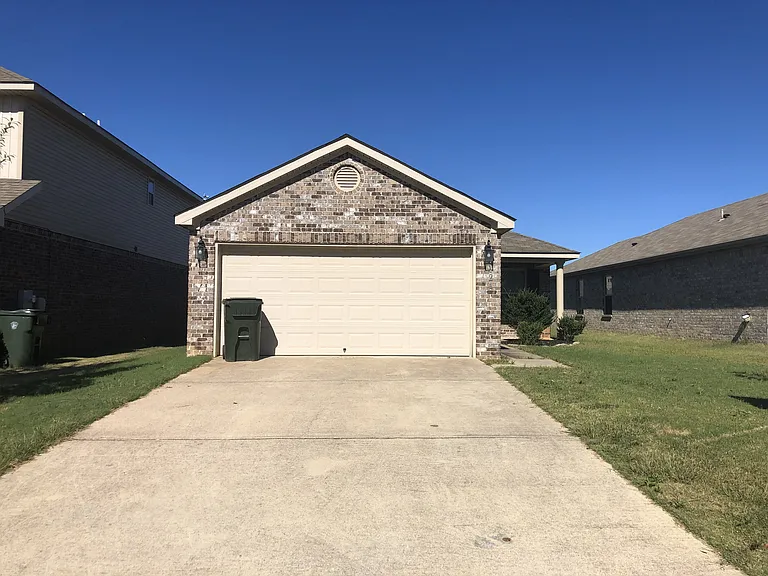 124 Brooklawn Dr — Photo 3