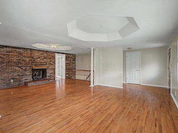 5th image of 530 S Main St