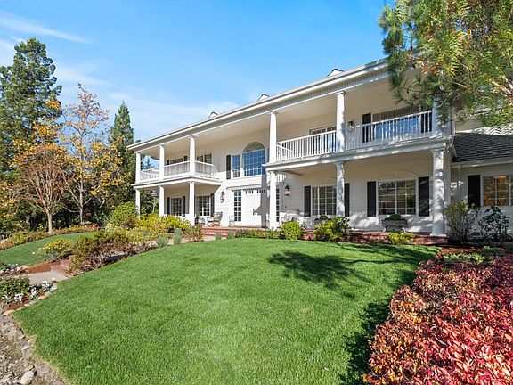 5th image of 18 Colton Ct