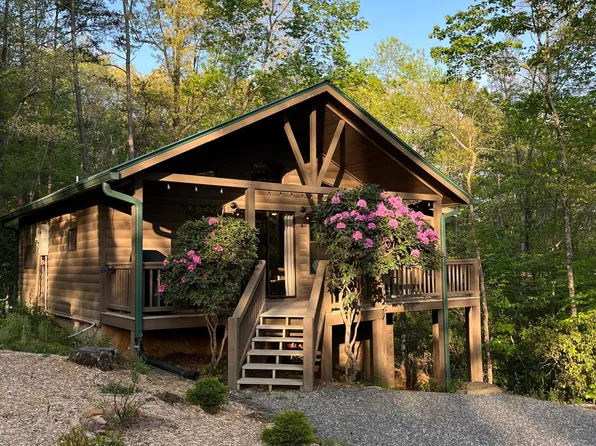 348 Cherry Lake Dr, Blue Ridge, GA 30513