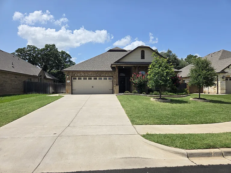 605 Lister Dr — Photo 25