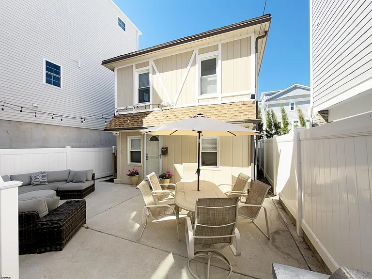 14 N Adams Ave — Photo 50