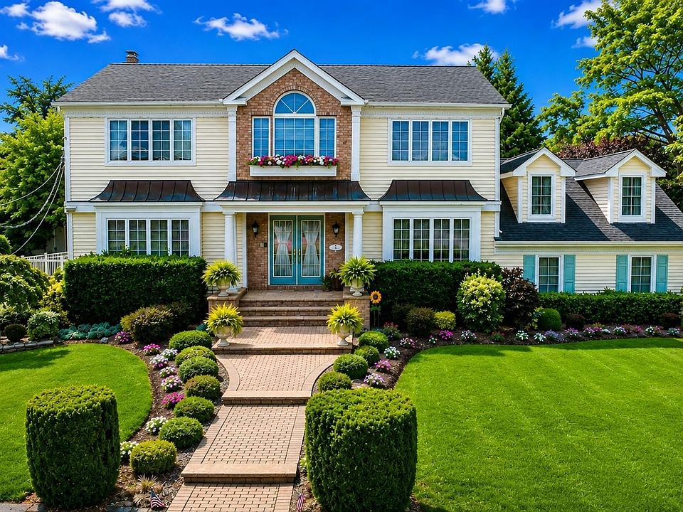 1st image of 150 Harborview Drive