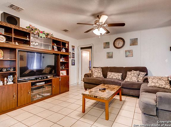 3rd image of 310 Shin Oak Dr