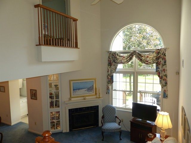 1st image of 70 Kent Dr