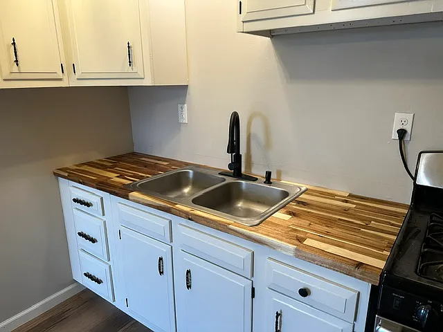 13961 S Main St #B — Photo 8