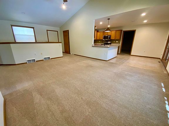 4th image of 380 W Sunset Dr