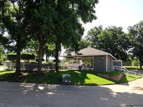 5th image of 111 Saint Francis Ln