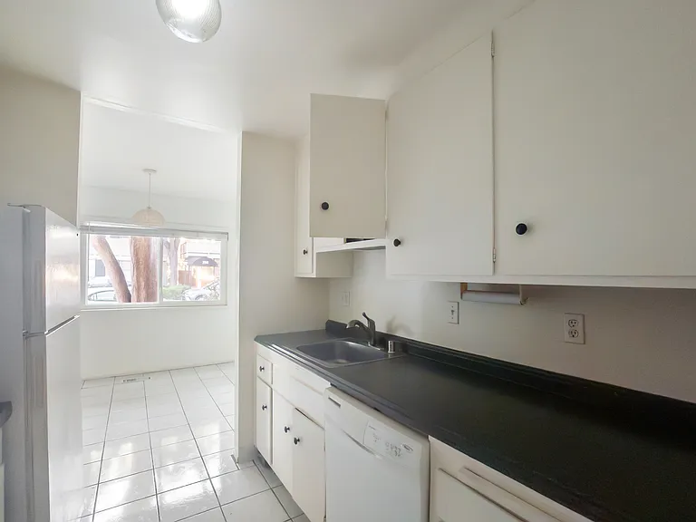 Curtner Villa Apartments — Photo 18