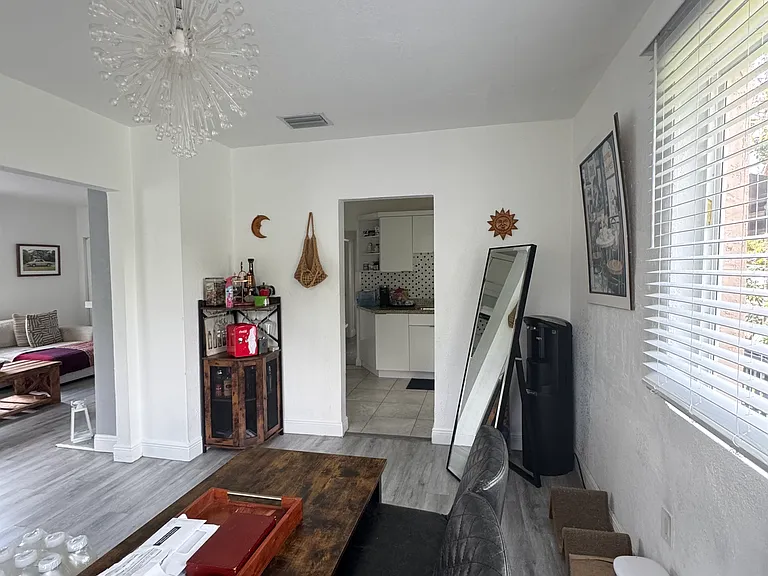 2000 SW 9th St — Photo 14