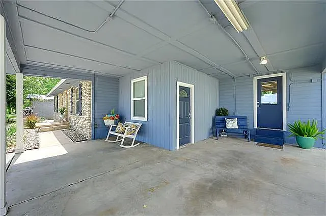 406 E 2nd St — Photo 5