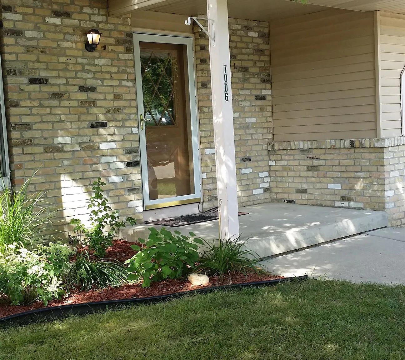 3 bed, 2.5 bath, 1850 sqft, $2,700 — Photo 1