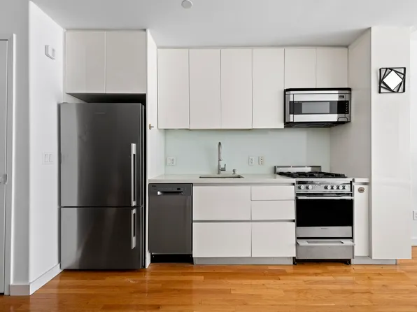 148 East 24th Street image 4 of 14