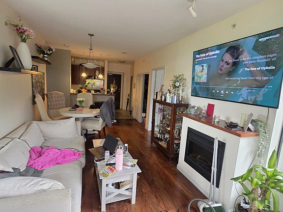 5th image of 11 E Royal Ave #405