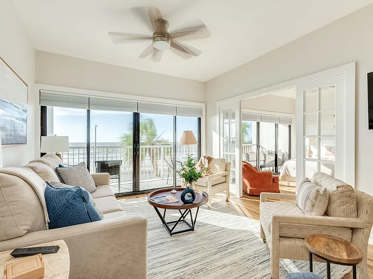 7700 Seawall Blvd #302 — Photo 3