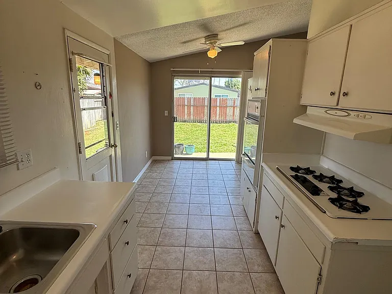 1482 Paul St #A — Photo 6