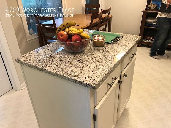 5th image of 4709 Worchester Pl