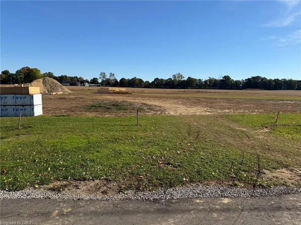 14 Priddle Dr, Norfolk County, ON N0E 1P0