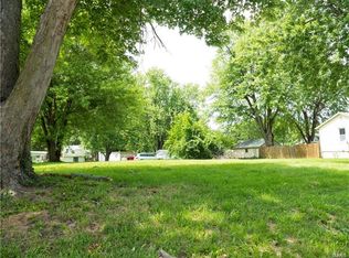 1813 E B St, Belleville, IL 62221