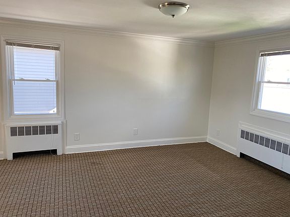 4th image of 118 Manhattan Ave Floor 2