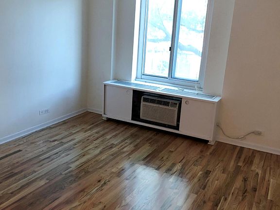 5th image of 4601 N Clarendon Ave #207RA