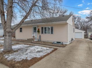 614 14th St NW, Minot, ND 58703