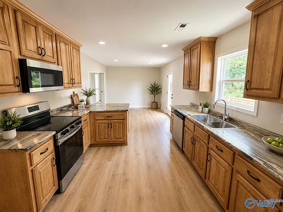 4th image of 1023 County Road 411 Grv