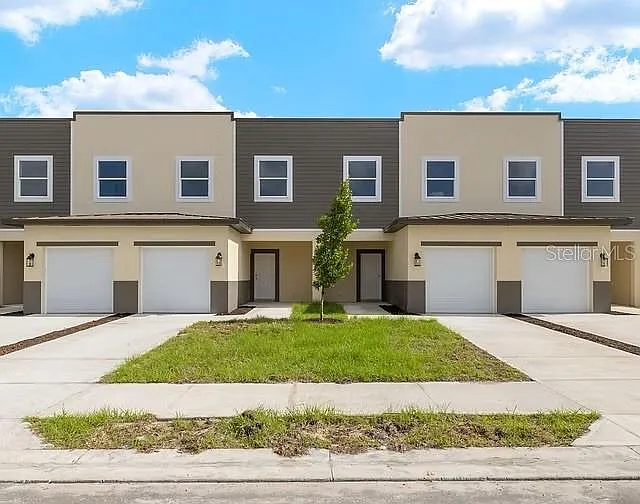 3 bed, 2.5 bath, 1265 sqft, $2,300 — Photo 1