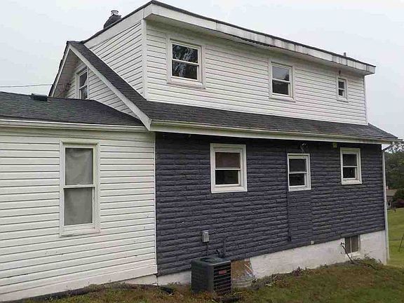 2nd image of 215 Poplar St