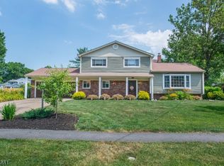 8 Twin Oaks Rd, Parsippany, NJ 07054