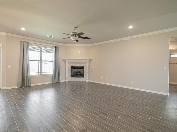 5th image of 1222 Bradley St